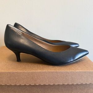 Vionic Josie Black Pointed-Toe Kitten Heel  7 NEW